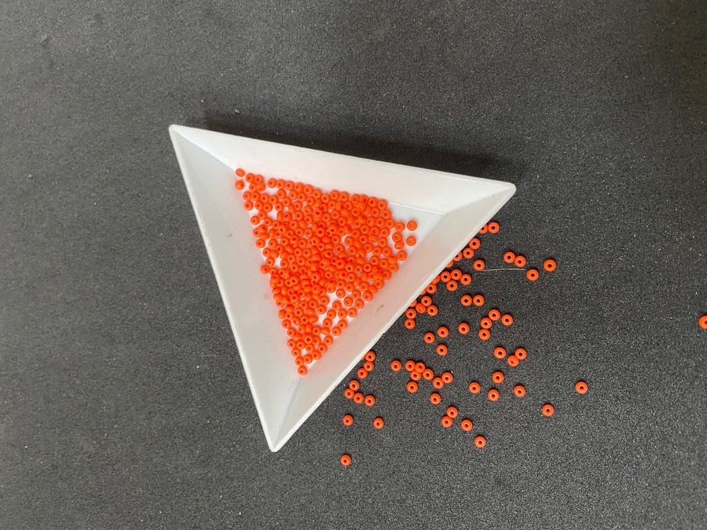 Perles de rocaille opaques taille inf. 3 mm, trou 1 mm, sachet d'env. 30 gr, Orange fluo