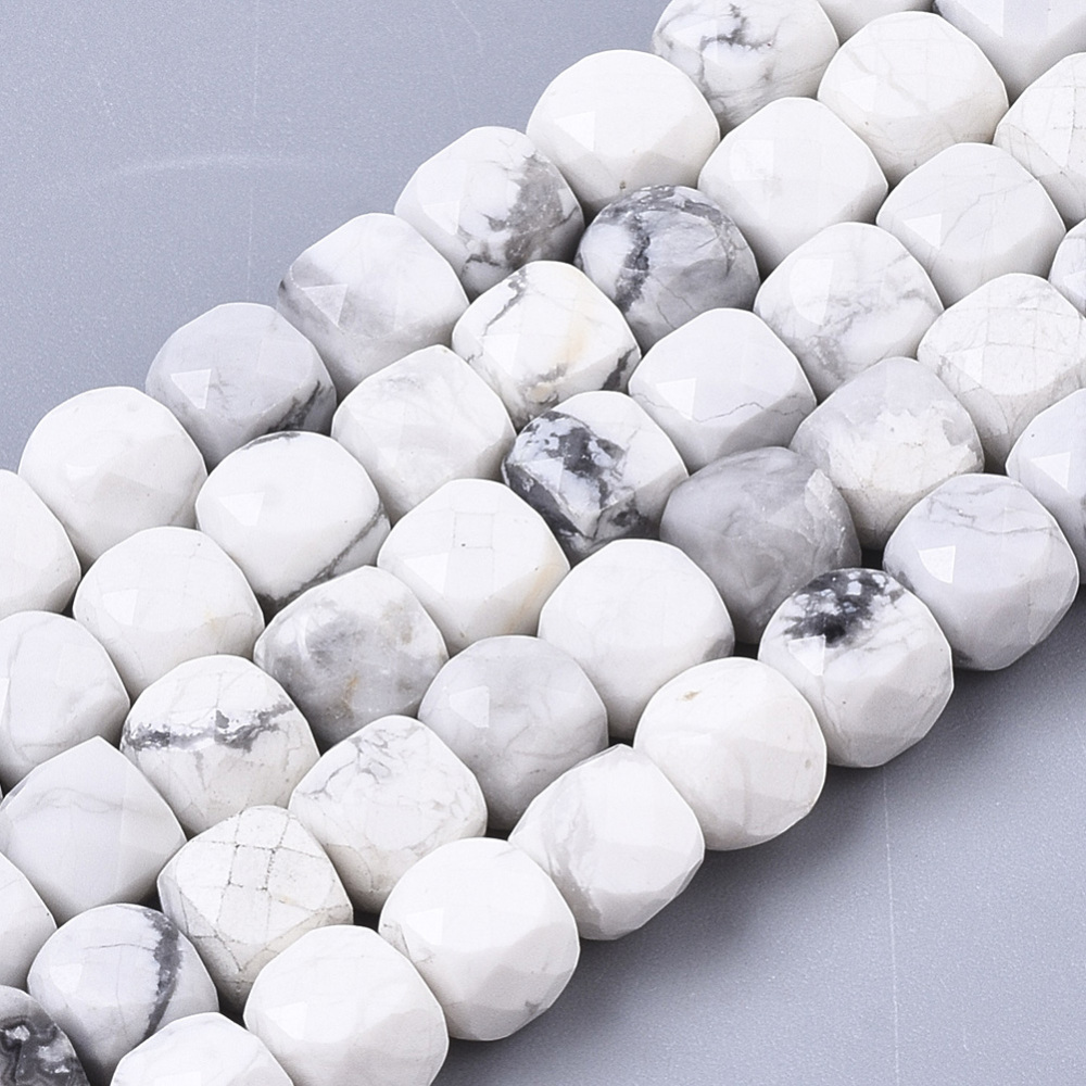 Pierre Howlite, naturelle, blanche, cube facettes, 5x5x5mm, trou 1.2mm