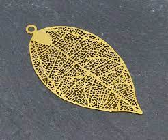 Pendentif, feuille filigranée en laiton, doré, 15mm, trou 1mm