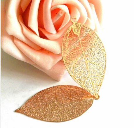 Pendentif laiton doré rose, feuille filigranée, 80mm