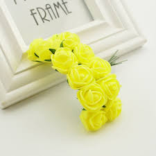 Mini bouquet 12 roses en mousse, tige 7cm, diam rose 2cm, couleur jaune