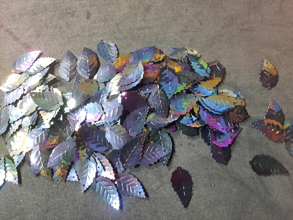 Sequin en forme de feuille de hêtre couleur nuances de violets les 10g