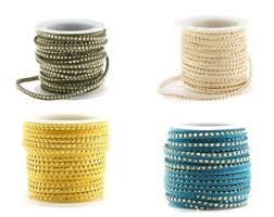 Découpe de Cordon suédine 3 ou 5mm avec rivets, coloris variés, le mètre