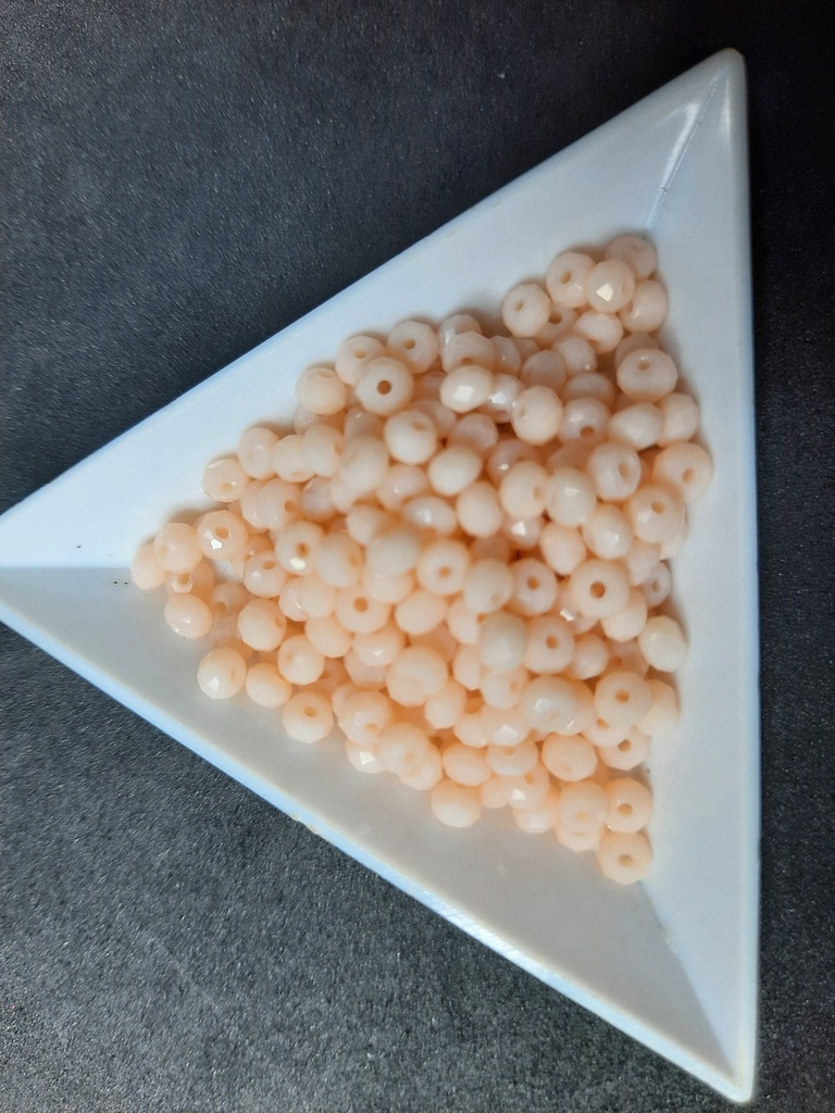 Perle briolette à facette 5x3mm, trou 0,5 mm