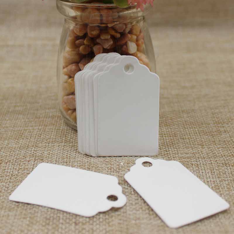 Etiquettes en carton, blanc, rectangle, 50x30x0,4mm, trou 5mm x 30 pcs