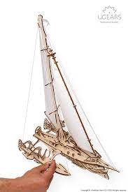 Maquette en bois "Trimaran Merihobus", éch. 1:50, 237 pièces, 410x235x560mm