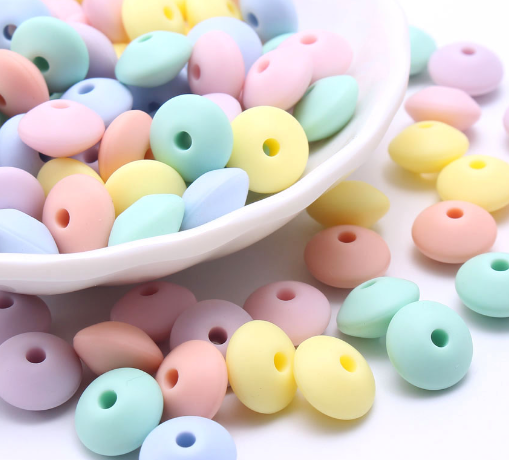 Perle en silicone, forme olive, ronde et plate, différents coloris, ~8/12mm, trou 2mm