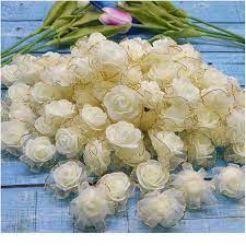 Mini bouquet 12 roses en mousse, tige 7cm, diam rose 2cm, couleur : ivoire