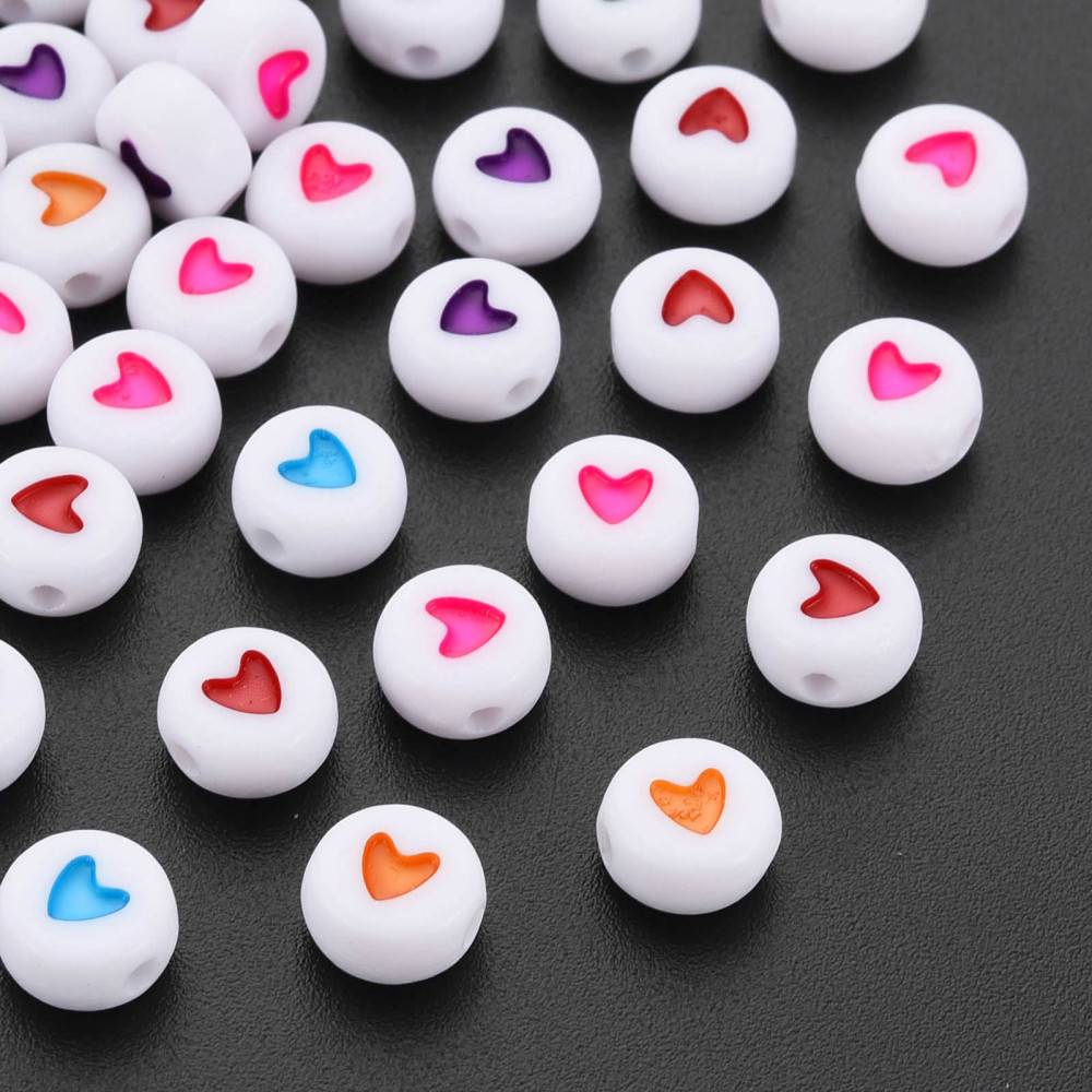 Perle coeur en acrylique, divers coloris, plate et ronde, 7x2mm, trou 1mm