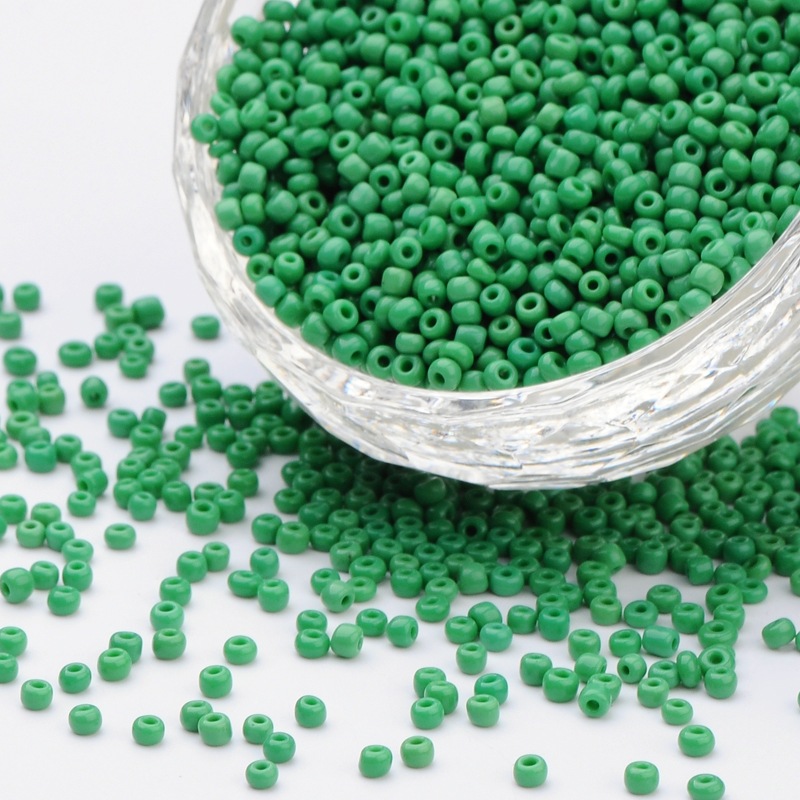 Perles de rocaille opaques taille 2 mm, trou 1 mm, sachet d'env. 12 gr, vert