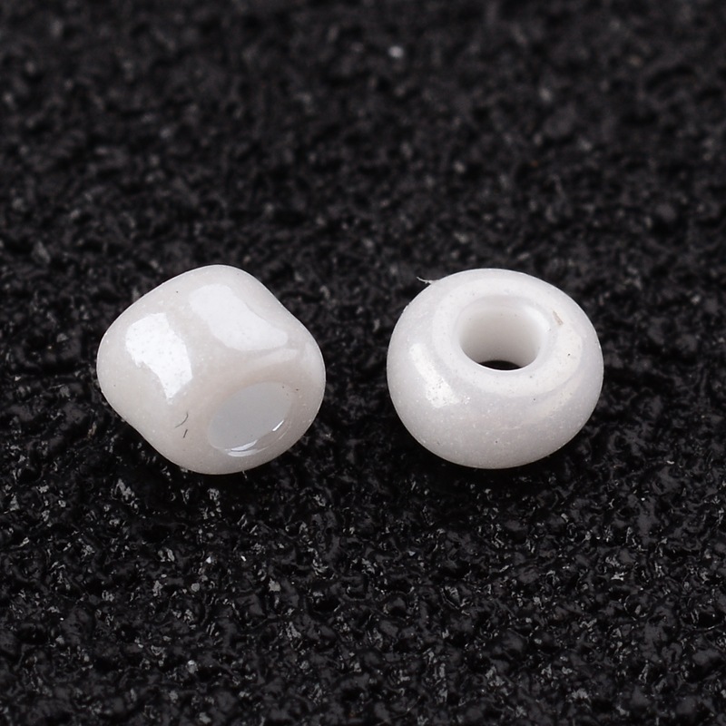 Perles de rocaille OPAQUES, TAILLE 2mm, trou 1mm, BLANC NACRÉ, sachet 12 gr.