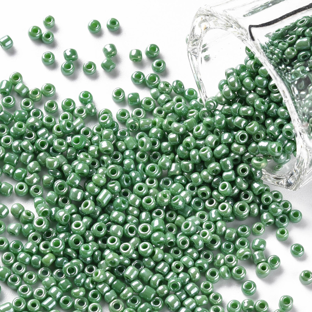 Perles de rocaille OPAQUES, TAILLE 2mm, trou 1mm, VERT FONCÉ NACRÉ, sachet 12 gr.