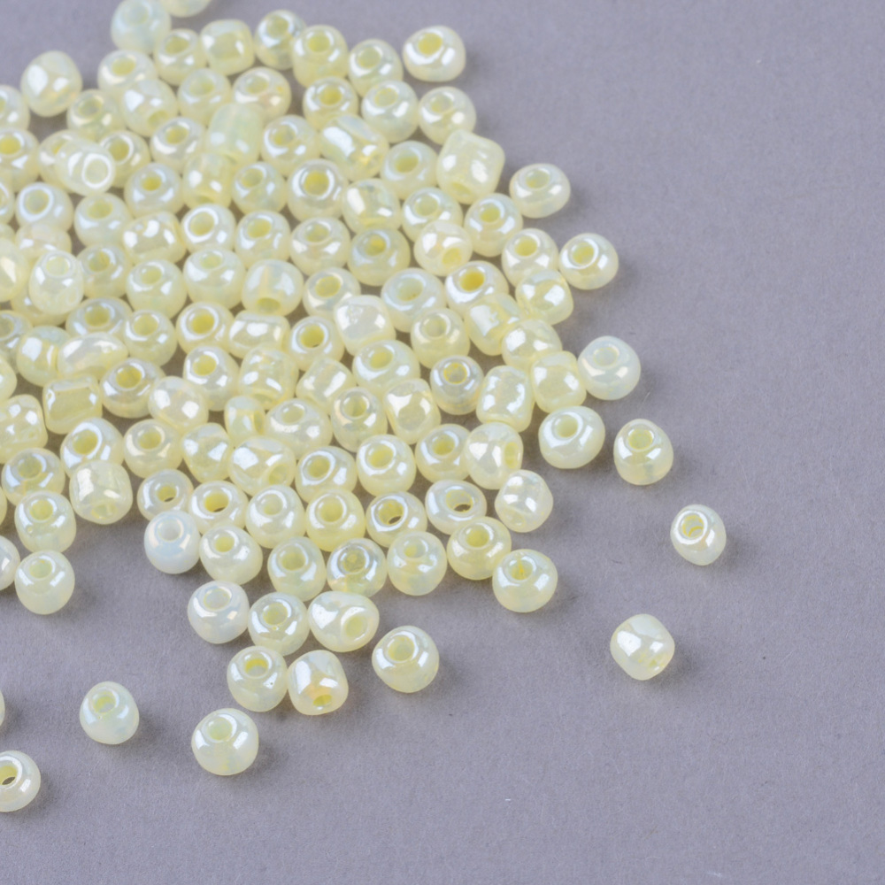 Perles de rocaille TRANSLUCIDES, TAILLE 4mm, trou 1,5mm, JAUNE, sachet 12 gr.