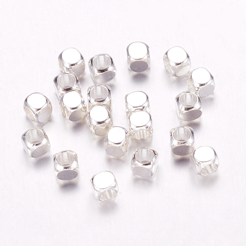 Perle en laiton argenté, cube, 3x3mm trou 1.5mm