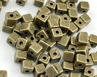 Perle en laiton couleur bronze, CUBE avec fleurs, 3,2x3mm, trou 1mm, l'unité