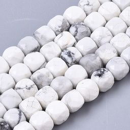 [R460] Pierre Howlite, naturelle, blanche, cube facettes, 5x5x5mm, trou 1.2mm