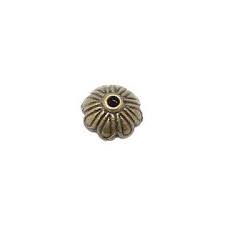 [713] Coupelle en laiton  couleur bronze, fleur style tibétain, diam 8mm trou 2mm